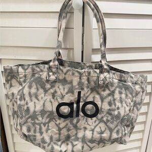 ALO Yoga Tie dye Patterned Tote Bag